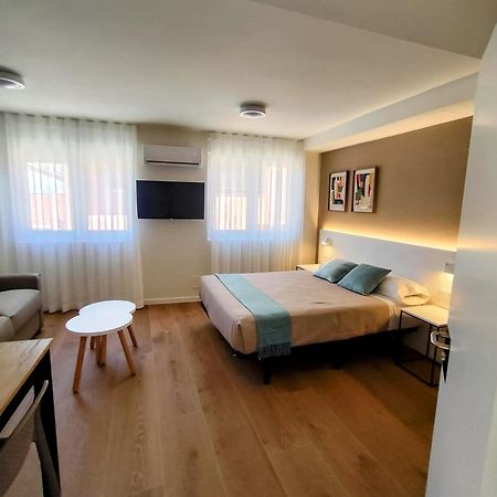 Vut Quinta La Villa Quintanadueñas Buitenkant foto